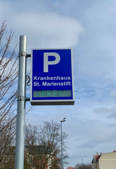 Einfahrt zum Parkplatz